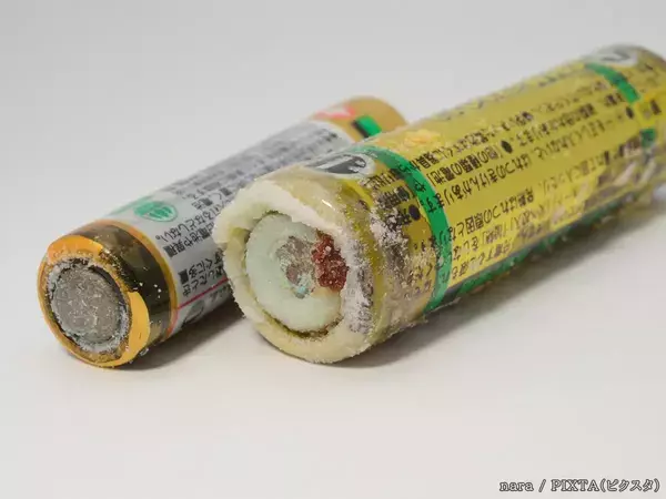 リモコンの蓋を開けたら電池が“液漏れ”　メーカーに『正しい処分法』を聞いた