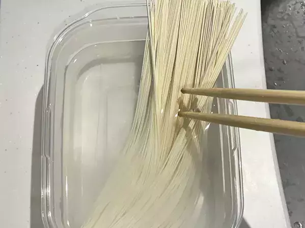 そうめん1束を500Wレンジでチン！　手順4つで作れる10分レシピが「絶品！」