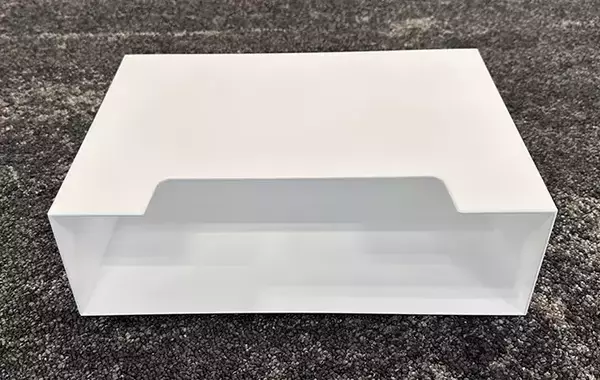 ダイソーで見つけた『白い箱』を使って収納棚を30秒DIY！　「めっちゃ整理できる」「小物がごちゃつかない」