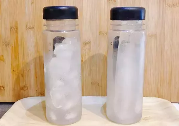 水筒に入れる氷、たくさん入れるよりこっち！　自衛隊のアイデアを試したら「5時間半も残った！」