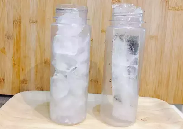 水筒に入れる氷、たくさん入れるよりこっち！　自衛隊のアイデアを試したら「5時間半も残った！」