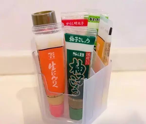 100均の『回転式ペンホルダー』　チューブ類を入れたら「くるくる」回って超便利！