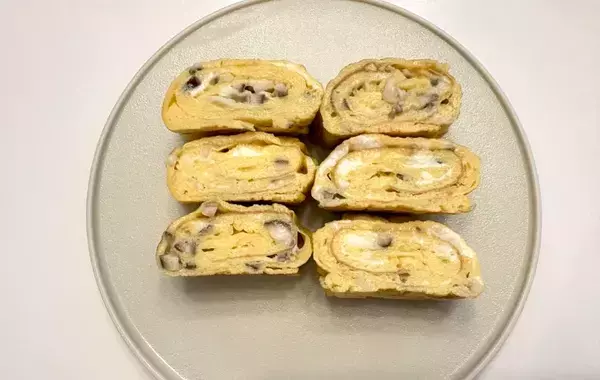 玉子焼きに『1個』入れるだけ！　みじん切りにした具材に「いつもより旨味アップ」