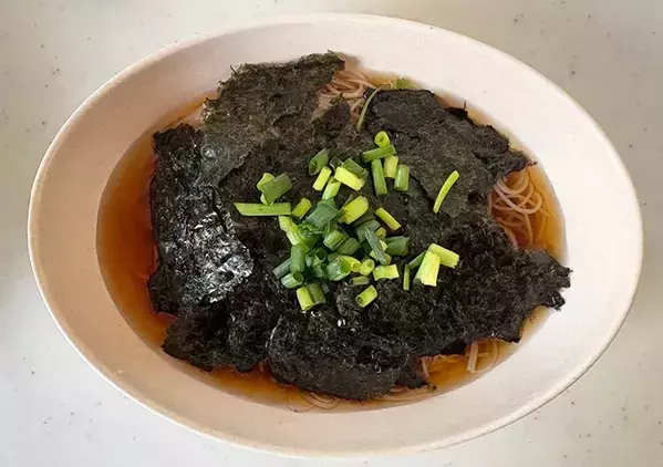 思春期息子から「うん、うまい」と好評！　そうめんに『1枚』のせるだけのひらめきアレンジ