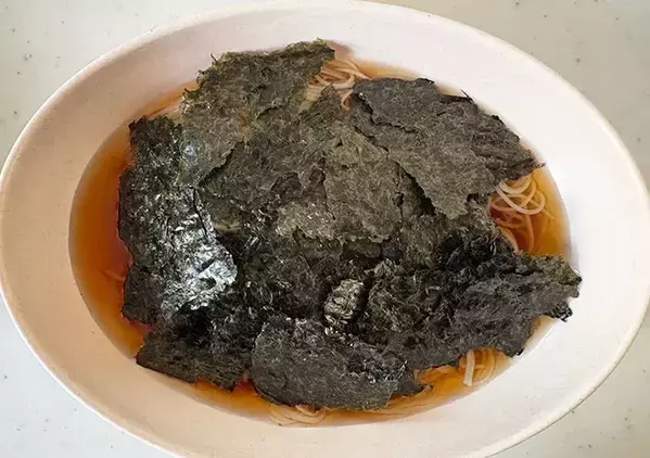 思春期息子から「うん、うまい」と好評！　そうめんに『1枚』のせるだけのひらめきアレンジ