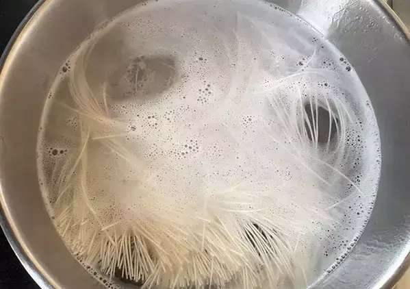思春期息子から「うん、うまい」と好評！　そうめんに『1枚』のせるだけのひらめきアレンジ