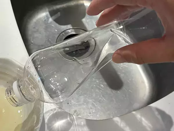 ペットボトルで卵の『黄身』が取り出せる！　10秒で試せる簡単活用法が、こちら