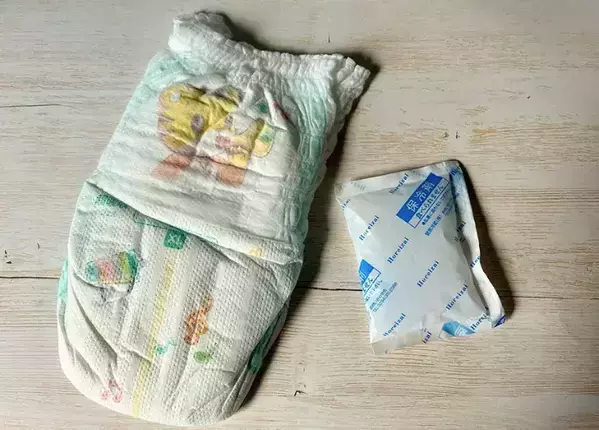 ハンカチで包まずに？　夏の外出時、保冷剤を持ち歩く時の裏技がこちら