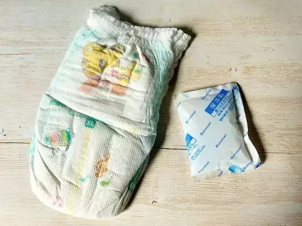 ハンカチで包まずに？　夏の外出時、保冷剤を持ち歩く時の裏技がこちら