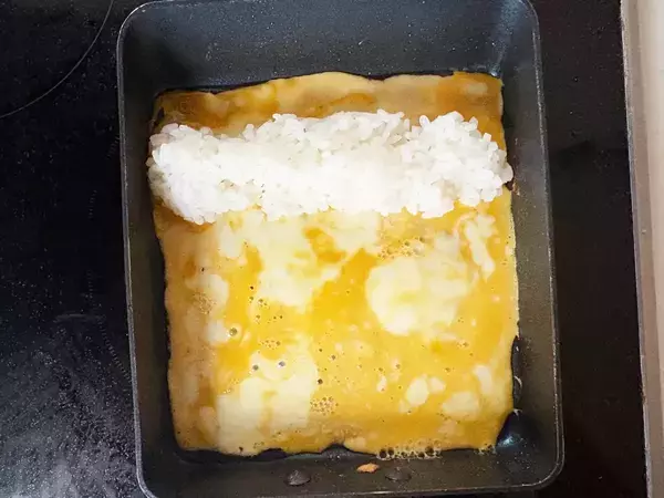 玉子焼きに『余ったご飯』を入れてみて　「小腹が空いた時」「高校生の弁当に」
