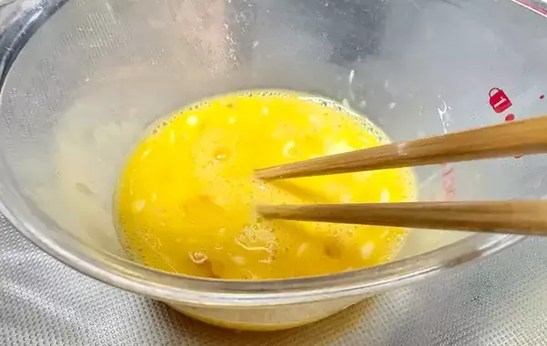 7歳息子から「どうやって作ったの」と好評　玉子焼きをお花型にしてみた