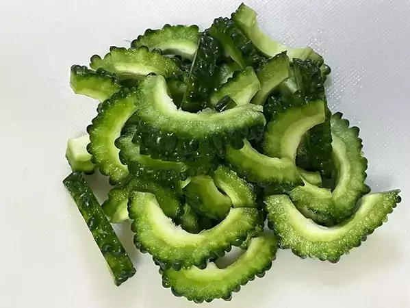 ゴーヤと豆腐に『大さじ1杯』　混ぜるだけの簡単おかずに「箸が進む」「苦みが苦手な人にも」