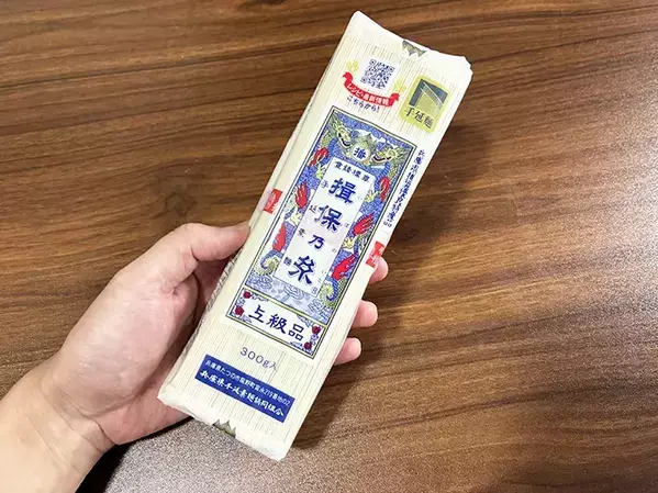 そうめん袋の1か所を『縦』に切るだけ　10秒で試せる裏ワザが「便利」