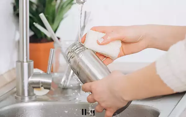 夏のステンレスマグ水筒、意外な『落とし穴』　象印が教えるのは