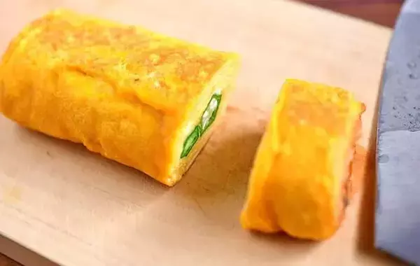 玉子焼きに『2本』入れてみて！　切ると「断面かわいい」「食感がいい」【管理栄養士のレシピ】