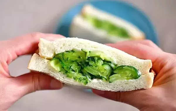 スライスした『1本』挟んでみて！　夏のサンドイッチの具材に「歯ごたえがたまらない」