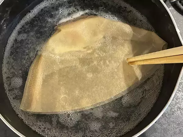 コーヒーフィルターに卵を入れると？　5分で本格『ポーチドエッグ』が作れる裏ワザ