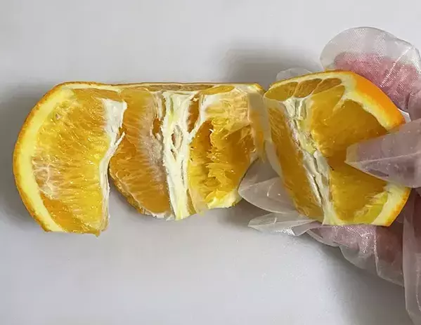 ちまちま切るのはもうやめた！　オレンジがパカッと開く切り方がこちら