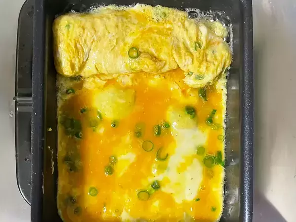 玉子焼きに混ぜてみて！　余りがちな調味料を入れたら「油の重たさを感じない」「食べやすい」