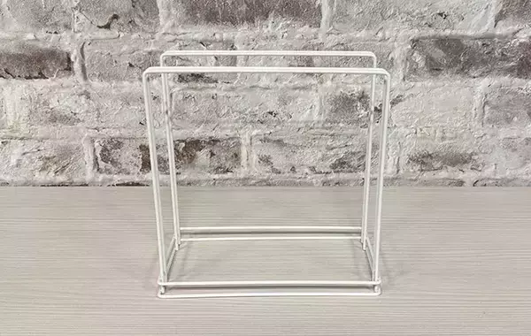 100均のワイヤーふきんかけに『じゃない物』をかけてみた　収納力が抜群で「もう1個欲しい」「家中で使える」