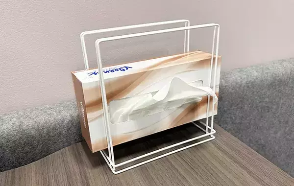 100均のワイヤーふきんかけに『じゃない物』をかけてみた　収納力が抜群で「もう1個欲しい」「家中で使える」