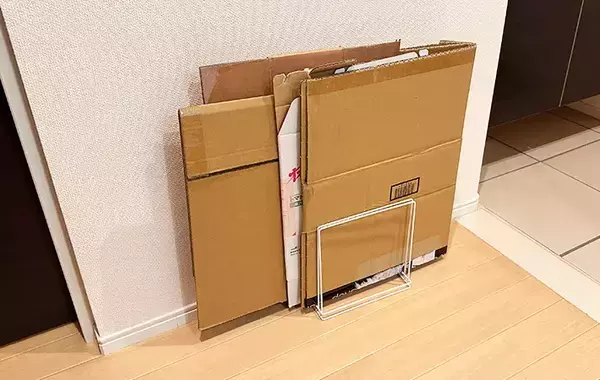 100均のワイヤーふきんかけに『じゃない物』をかけてみた　収納力が抜群で「もう1個欲しい」「家中で使える」