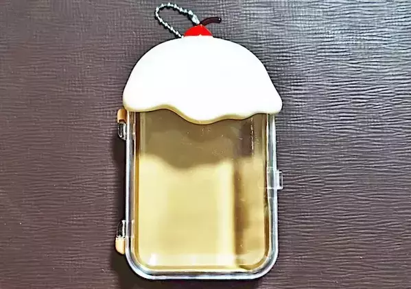 ダイソー『ケースキーホルダー』の使い方　小物やお菓子を入れるだけで？「便利でかわいい」