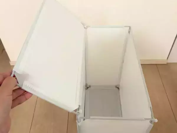 タオルの山はダイソーの『パネル』にお任せ！　下から1枚ずつ引き出せる収納術とは