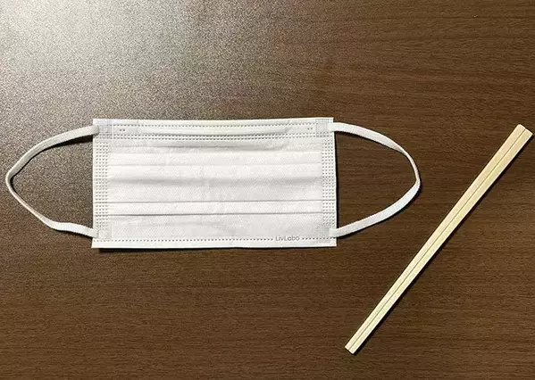 マスクを割り箸に巻きつけると？　家中で活躍する『お掃除アイテム』に変身した！