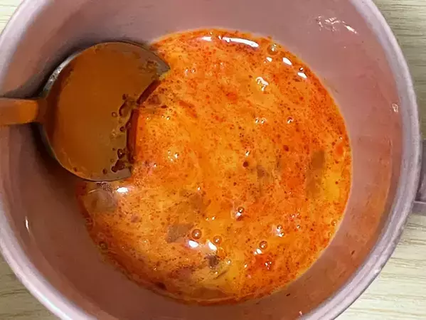 『大さじ1杯』でピリ辛ザクザク食感　玉子焼きのアレンジに「パンチが効いてる」「食べ応えあり」