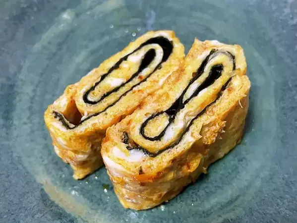 『大さじ1杯』でピリ辛ザクザク食感　玉子焼きのアレンジに「パンチが効いてる」「食べ応えあり」