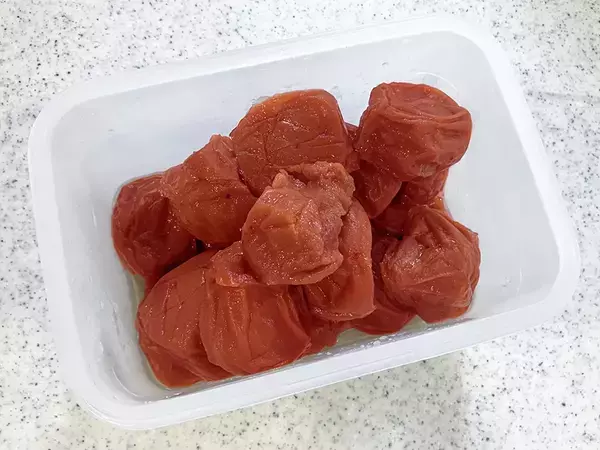 梅干しに『白いポツポツ』…食べてもOK？　メーカーに聞いた