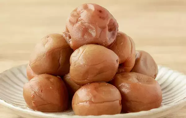 梅干しに『白いポツポツ』…食べてもOK？　メーカーに聞いた