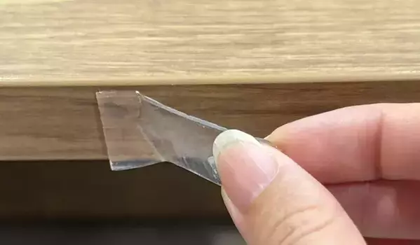 専用ゴミ袋は買わなくてOK！　ダイソーの『ゲルテープ』を貼れば簡易ゴミ入れに
