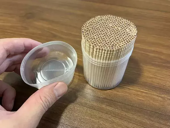 つまようじ、もうバラバラになりません！　輪ゴム1本の便利な活用法が、こちら