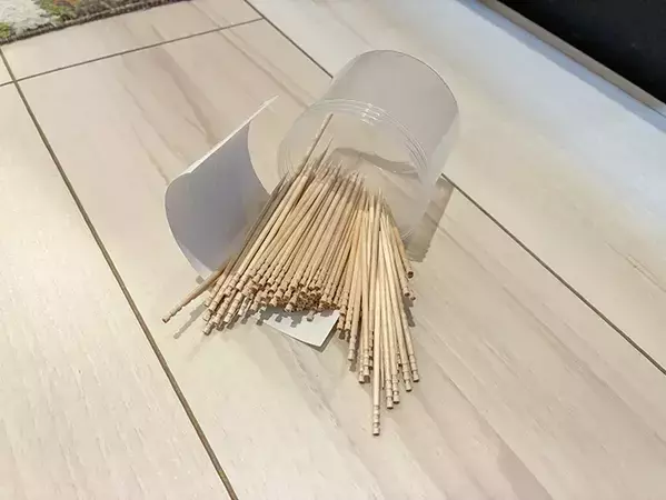 つまようじ、もうバラバラになりません！　輪ゴム1本の便利な活用法が、こちら