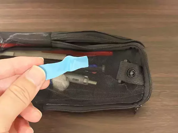 クリアファイルをハサミで切って…　できたものが「職場で活躍した！」