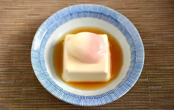 冷奴、まだ醤油で食べてる？　栄養アップの簡単アレンジがこちら【管理栄養士の3選】