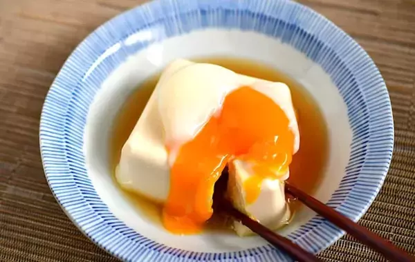 冷奴、まだ醤油で食べてる？　栄養アップの簡単アレンジがこちら【管理栄養士の3選】