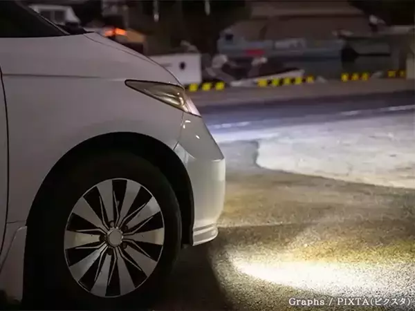 夕暮れの帰り道、白い服と黒い服は見えづらさはどれくらい違う？　専門家が解説