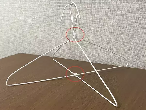 『ハンガー2本』をクロスさせて…　できたものが、部屋干しで活躍！