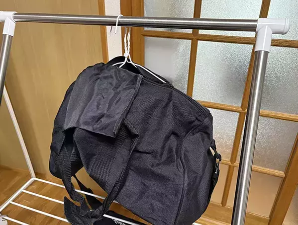 『ハンガー2本』をクロスさせて…　できたものが、部屋干しで活躍！