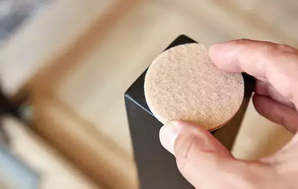 フローリングのへこみや傷、自分で直していい？　メーカーに聞いた注意点
