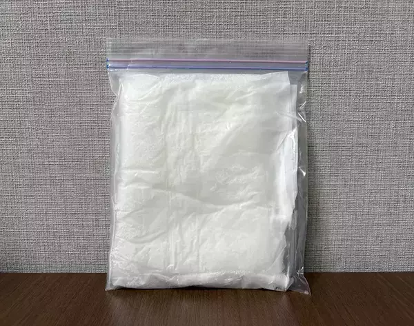 濡らしたペットシーツを凍らせると？　暑い日に役立つ活用法が、こちら