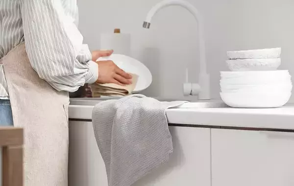 使用後のふきんは『食器用洗剤』で洗うのはNG？　メーカーに聞いた