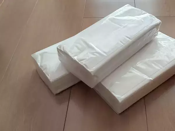 包丁でティッシュを『半分』にカットして…　大容量の携帯用を作る節約術が、こちら【身近な工夫4選】