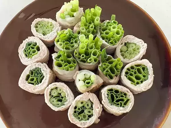 小ネギに巻いたら「これウマい！」野菜嫌いな夫も喜ぶ『15分料理』