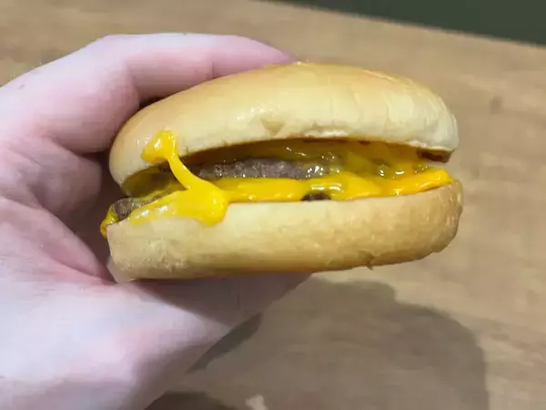 「片方はバーガー、片方はサンドイッチ」　アメリカ人が教える、意外な呼び分け方
