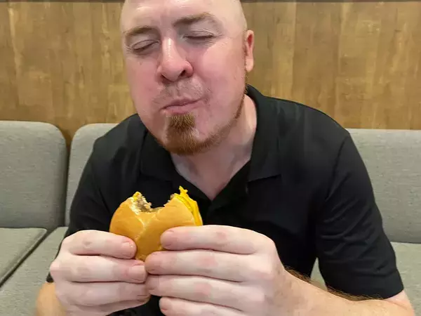 「片方はバーガー、片方はサンドイッチ」　アメリカ人が教える、意外な呼び分け方