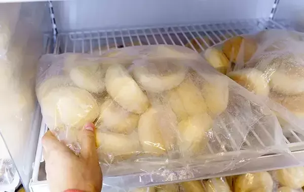 冷凍した食パン、『凍ったまま』『自然解凍後』←焼く時どっち？　ベーカリーに聞いた